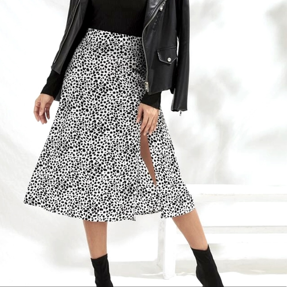 SHEIN Dalmatian Print Medium Black and White Skirt